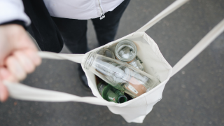 Glass Recycling Process Explained: How to Dispose of and Recycle Glass Properly