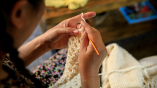 Handcrafts and artisanal clothing for sustainable fashion